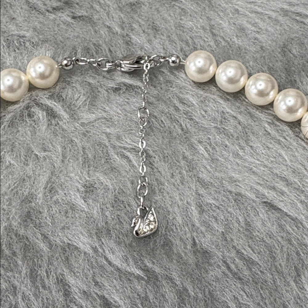 Swarovski glass pearl and crystal necklace - Picture 3 of 8